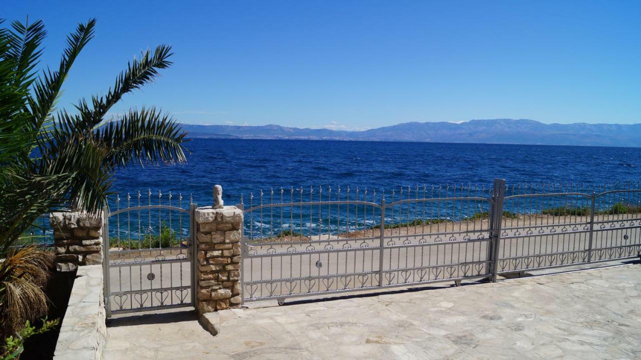 Schoenes Ferienhaus Direkt Am Meer Stomorska Exteriér fotografie